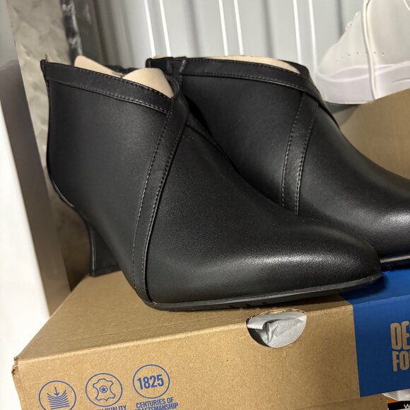 Clarks Womens Kataleyna Sol Black Leather Ankle Boots Size 10 Wide - Picture 1 of 6